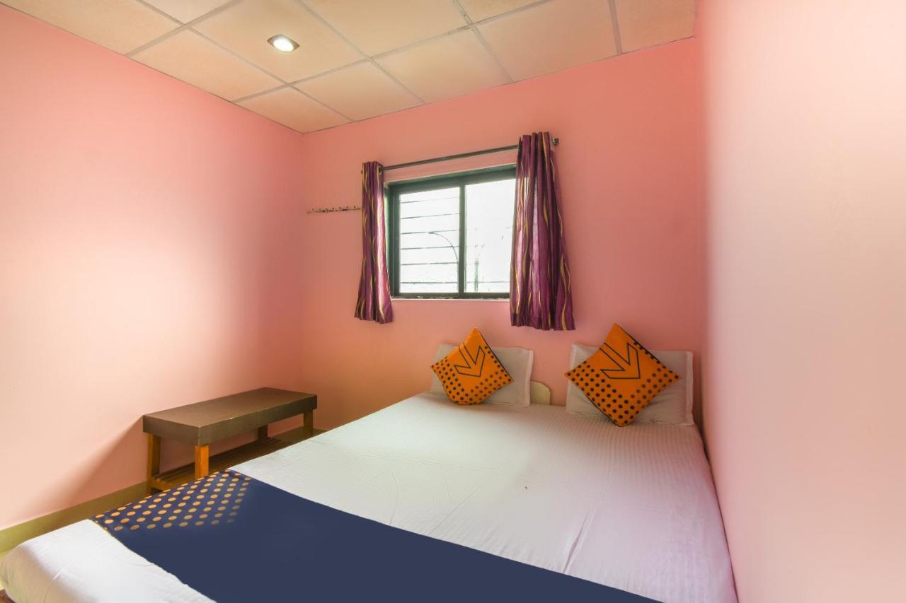 Spot On 65135 Hotel Suvarna Samrat Lodge Khamshet Exterior photo